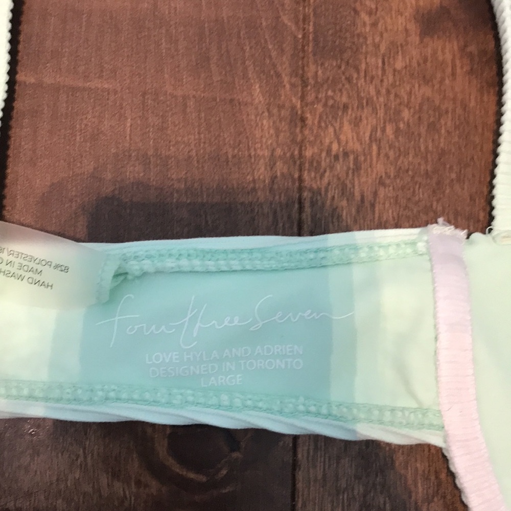 437 Ribbed mint green bikini top - Picture 3 of 6